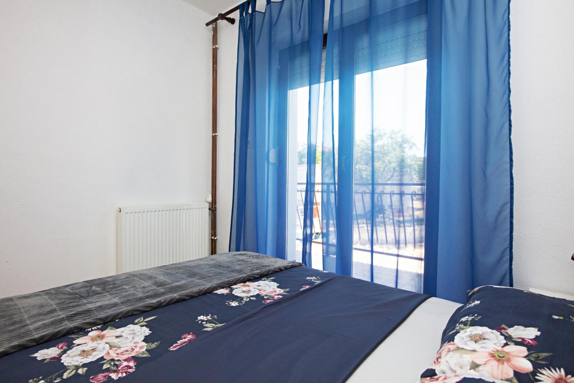 Apartments With A Parking Space Pirovac, Sibenik - 13263 Rom bilde