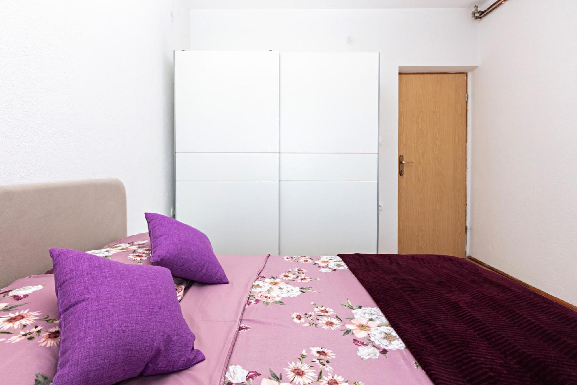Apartments With A Parking Space Pirovac, Sibenik - 13263 Rom bilde
