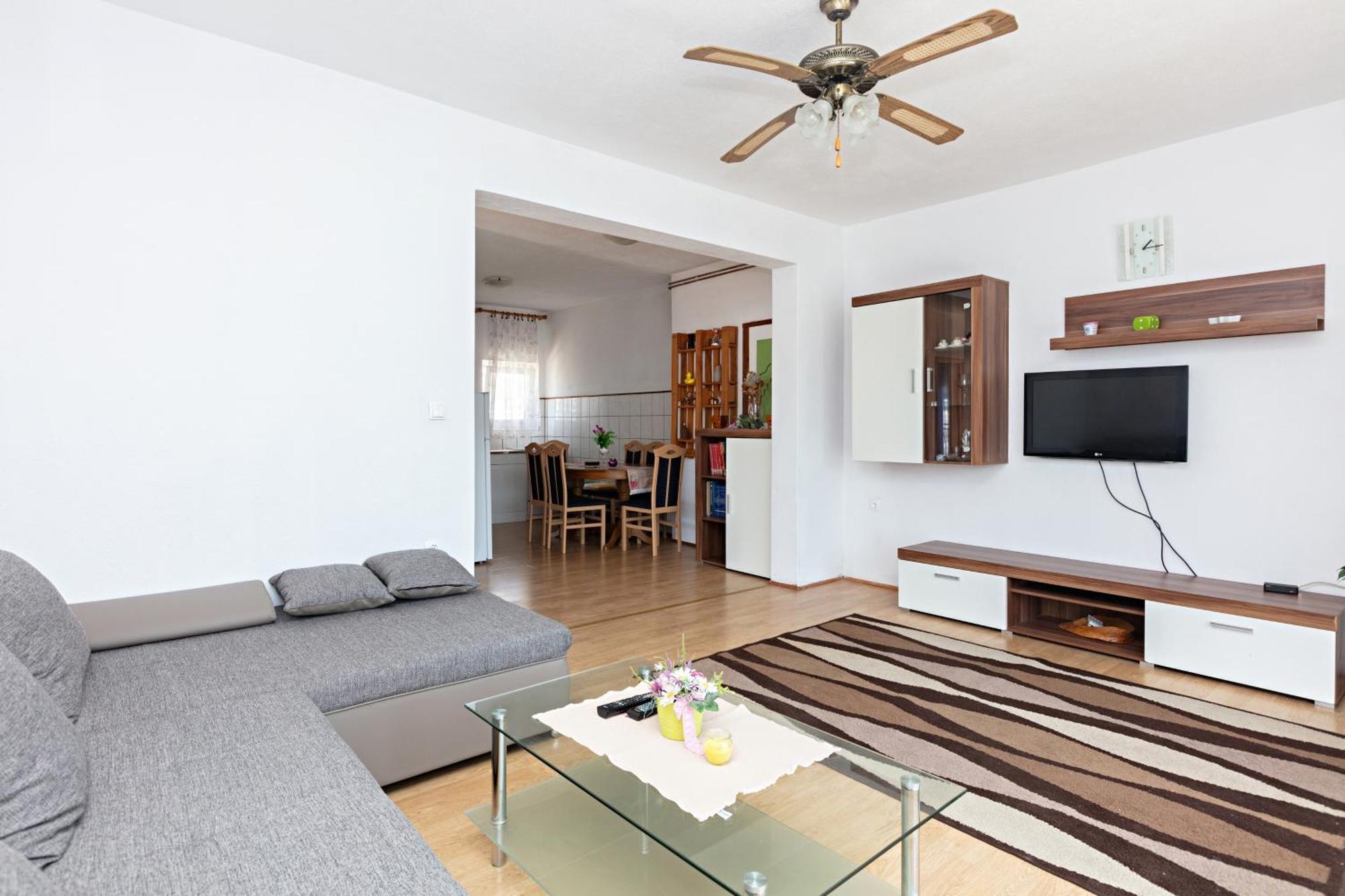 Apartments With A Parking Space Pirovac, Sibenik - 13263 Rom bilde